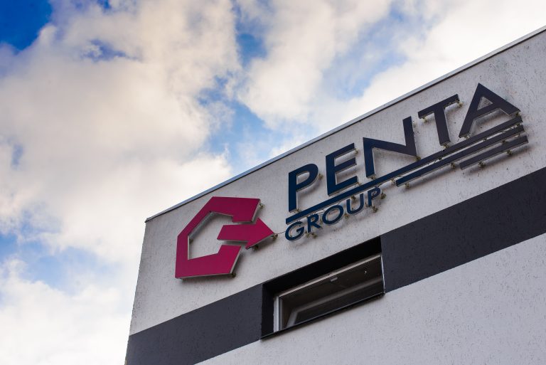 Baza de producție penta media în timpul zilei