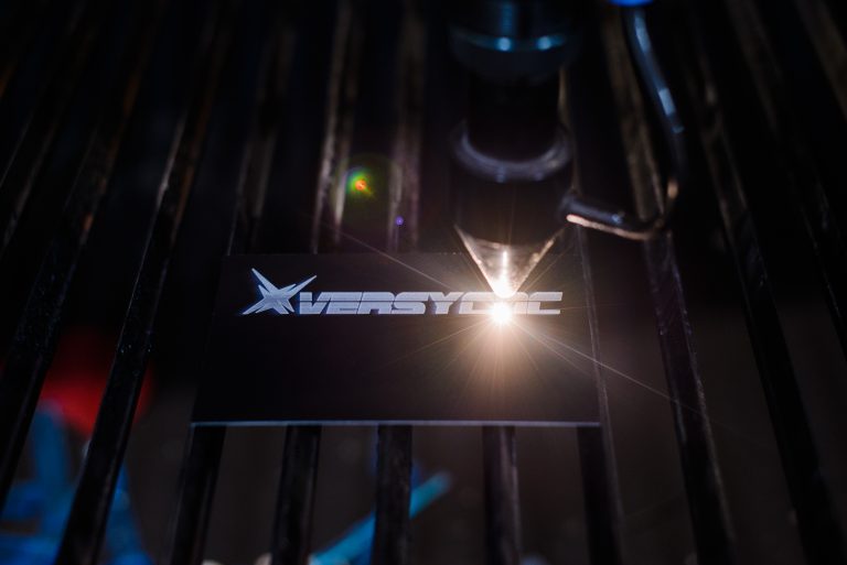 Gravare cu laser pe tabliță