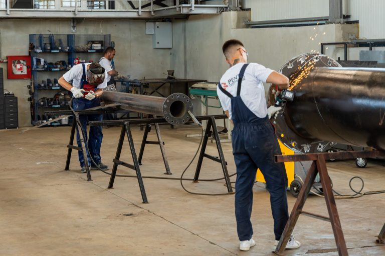 Șlefuire picior structură metalică