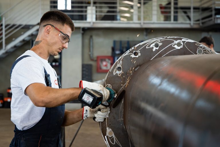 Șlefuire picior structură metalică