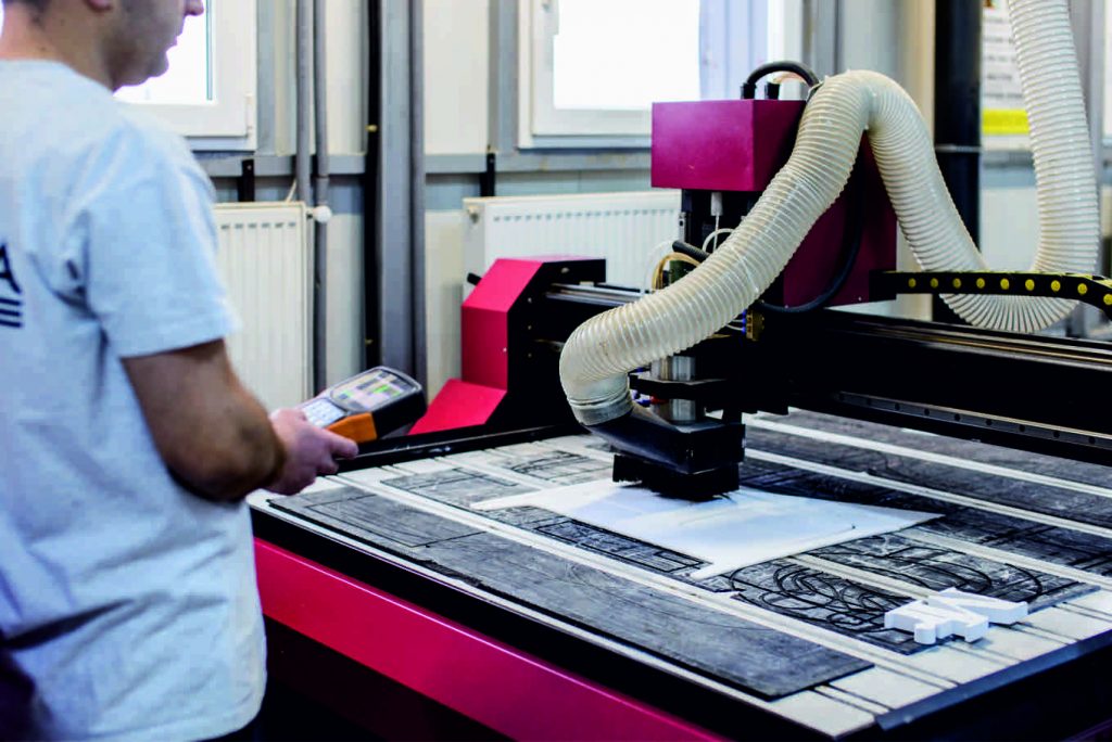 Aparat router CNC