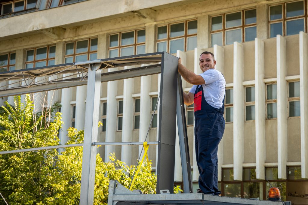 Amplasarea structurii metalice a panoului