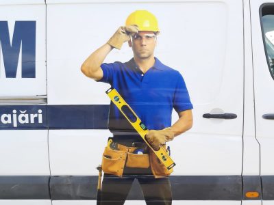 Masina colantată pentru MiralCom