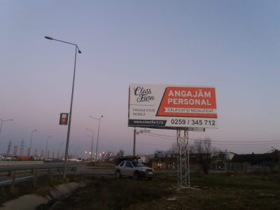 Panou publicitar unisign amplasat la intrarea în oraș
