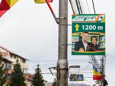 Panouri direcționale amplasate pe stâlpii de iluminat public