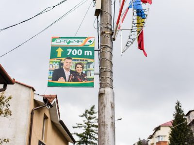 Panouri direcționale amplasate pe stâlpii de iluminat public