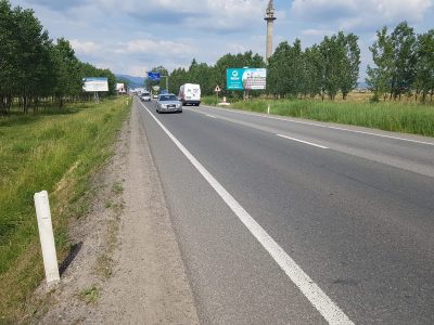 Panou Unisign amplasat pe un drum național