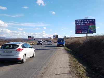 Panou publicitar unisign amplasat la ieșire din oraș