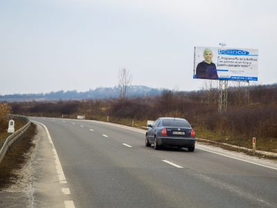 Panou publicitar unisign la ieșire din oraș