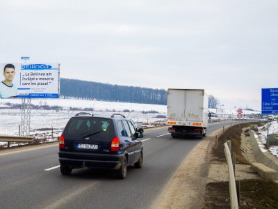 Panou publicitar unisign la ieșire din oraș